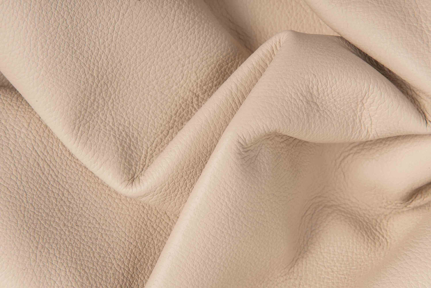 Piel color beige / hueso grabada