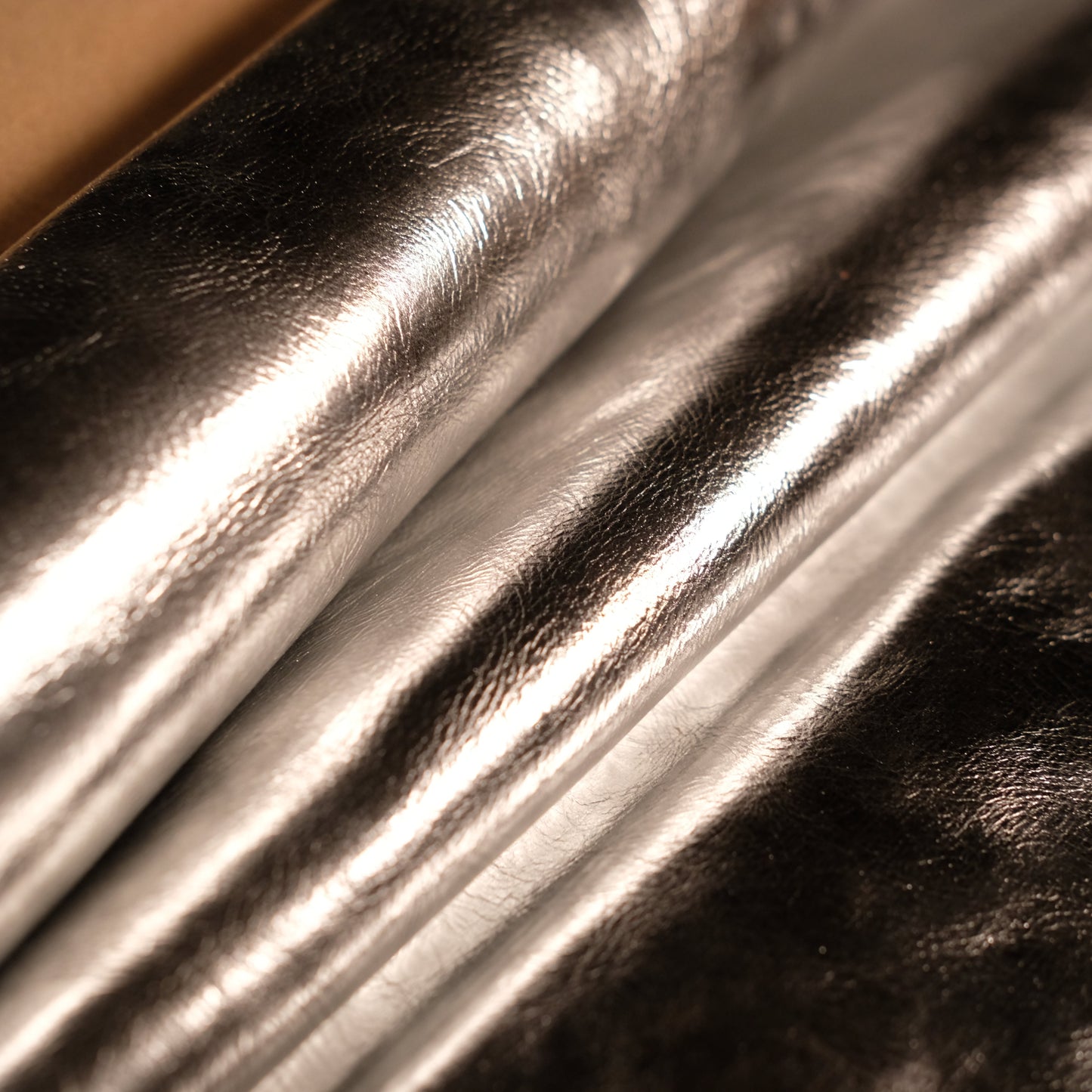 Conceria La Bretagna - Oro Shiny Silver 3-4oz